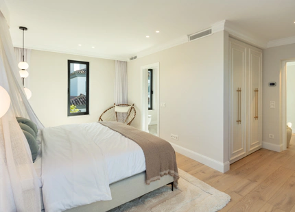 VILLA ÚNICA CON ESTILO ELEGANTE EN VENTA EN NUEVA ANDALUCÍA