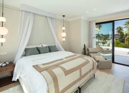 VILLA ÚNICA CON ESTILO ELEGANTE EN VENTA EN NUEVA ANDALUCÍA