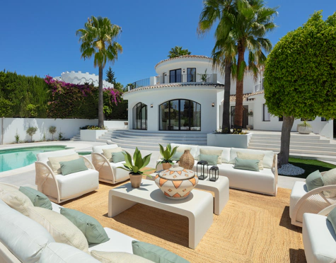 VILLA ÚNICA CON ESTILO ELEGANTE EN VENTA EN NUEVA ANDALUCÍA