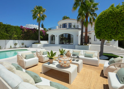 VILLA ÚNICA CON ESTILO ELEGANTE EN VENTA EN NUEVA ANDALUCÍA
