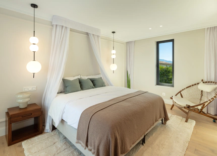 VILLA ÚNICA CON ESTILO ELEGANTE EN VENTA EN NUEVA ANDALUCÍA