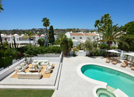 VILLA ÚNICA CON ESTILO ELEGANTE EN VENTA EN NUEVA ANDALUCÍA