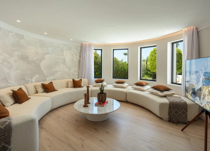 VILLA ÚNICA CON ESTILO ELEGANTE EN VENTA EN NUEVA ANDALUCÍA