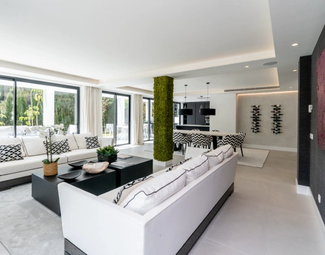 Villa en venta en Las Brisas, Nueva Andalucia
