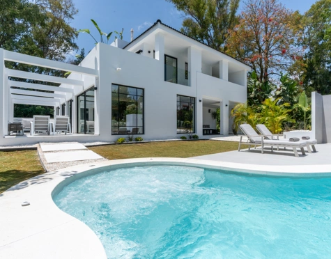Villa en venta en Las Brisas, Nueva Andalucia