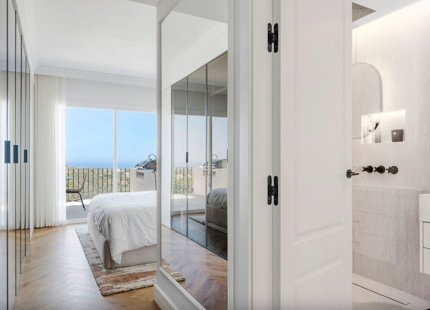 ÁTICO ELEGANTE EN VENTA EN ALTOS DE LA QUINTA, BENAHAVÍS