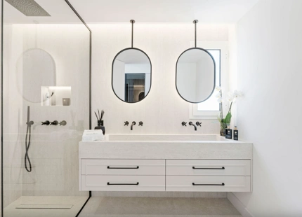 ÁTICO ELEGANTE EN VENTA EN ALTOS DE LA QUINTA, BENAHAVÍS