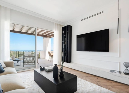 ÁTICO ELEGANTE EN VENTA EN ALTOS DE LA QUINTA, BENAHAVÍS