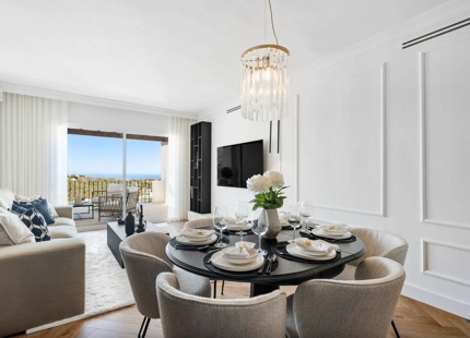 ÁTICO ELEGANTE EN VENTA EN ALTOS DE LA QUINTA, BENAHAVÍS