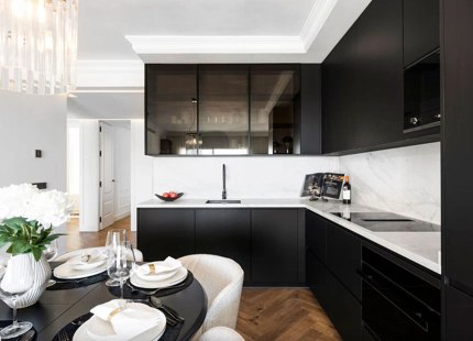 ÁTICO ELEGANTE EN VENTA EN ALTOS DE LA QUINTA, BENAHAVÍS
