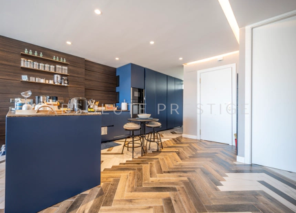 APARTAMENTO DE DISEÑO ELEGANTE EN EL CORAZÓN DE PUERTO BANÚS