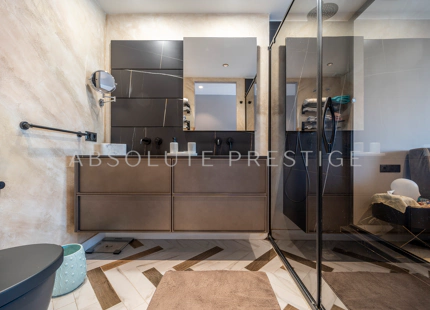 APARTAMENTO DE DISEÑO ELEGANTE EN EL CORAZÓN DE PUERTO BANÚS
