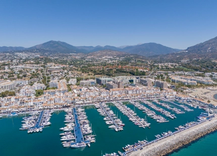 APARTAMENTO DE DISEÑO ELEGANTE EN EL CORAZÓN DE PUERTO BANÚS