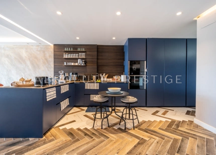 APARTAMENTO DE DISEÑO ELEGANTE EN EL CORAZÓN DE PUERTO BANÚS