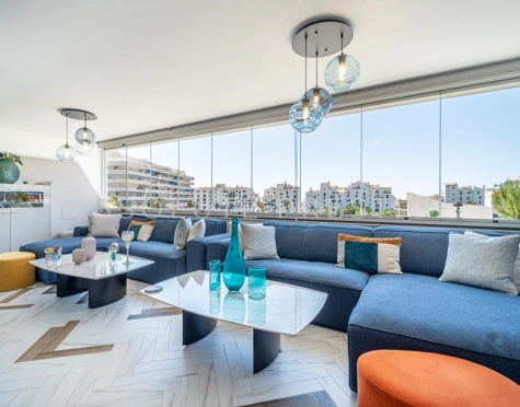 APARTAMENTO DE DISEÑO ELEGANTE EN EL CORAZÓN DE PUERTO BANÚS