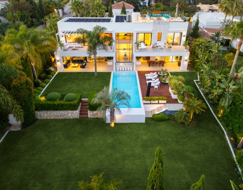 Villa for sale in Marbella Este