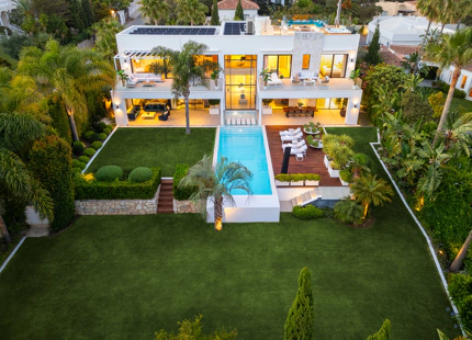 VILLA PREMIADA EN VENTA EN MARBELLA ESTE