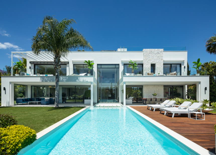 VILLA PREMIADA EN VENTA EN MARBELLA ESTE