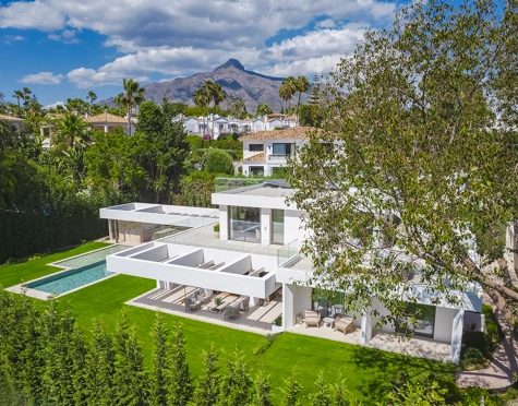 Villa for sale in Nueva Andalucia, Marbella