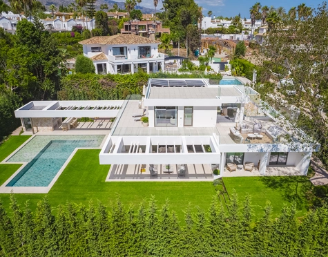 Villa for sale in Nueva Andalucia, Marbella