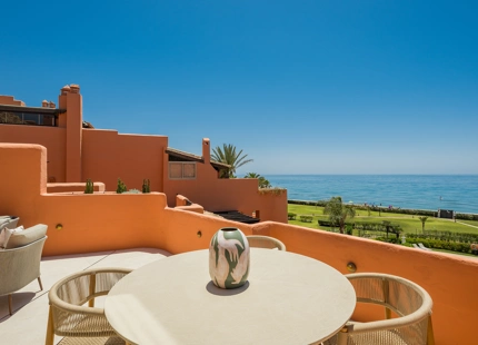 LUJOSO ÁTICO DÚPLEX CON VISTAS AL MAR EN PRIMERA LÍNEA DE PLAYA