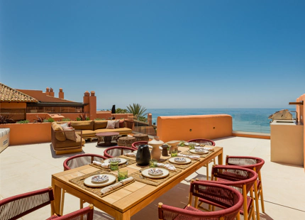 LUJOSO ÁTICO DÚPLEX CON VISTAS AL MAR EN PRIMERA LÍNEA DE PLAYA
