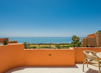 LUJOSO ÁTICO DÚPLEX CON VISTAS AL MAR EN PRIMERA LÍNEA DE PLAYA