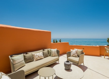 LUJOSO ÁTICO DÚPLEX CON VISTAS AL MAR EN PRIMERA LÍNEA DE PLAYA