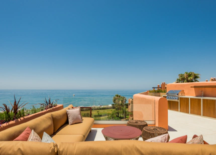 LUJOSO ÁTICO DÚPLEX CON VISTAS AL MAR EN PRIMERA LÍNEA DE PLAYA