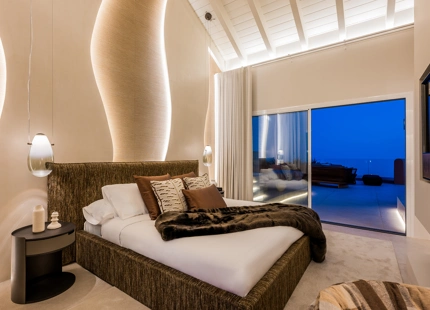 LUJOSO ÁTICO DÚPLEX CON VISTAS AL MAR EN PRIMERA LÍNEA DE PLAYA