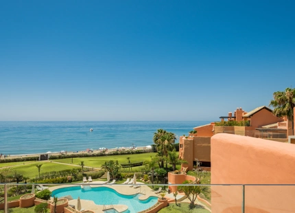 LUJOSO ÁTICO DÚPLEX CON VISTAS AL MAR EN PRIMERA LÍNEA DE PLAYA