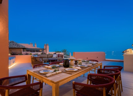 LUJOSO ÁTICO DÚPLEX CON VISTAS AL MAR EN PRIMERA LÍNEA DE PLAYA