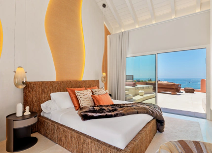 LUJOSO ÁTICO DÚPLEX CON VISTAS AL MAR EN PRIMERA LÍNEA DE PLAYA
