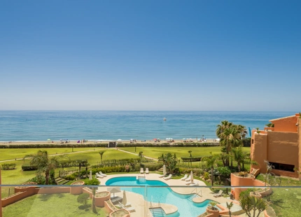 LUJOSO ÁTICO DÚPLEX CON VISTAS AL MAR EN PRIMERA LÍNEA DE PLAYA
