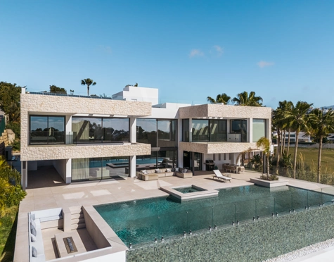 STUNNING LUXURY VILLA WITH HIGH-END QUALITIES IN LA ALQUERÍA