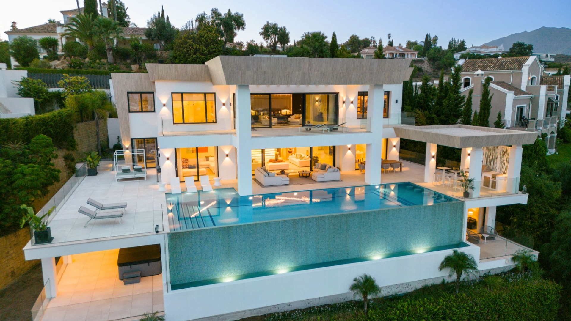 Villa en venta en Mirador del Paraiso, Benahavis