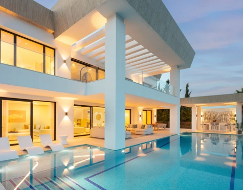 Villa for sale in Mirador del Paraiso, Benahavis