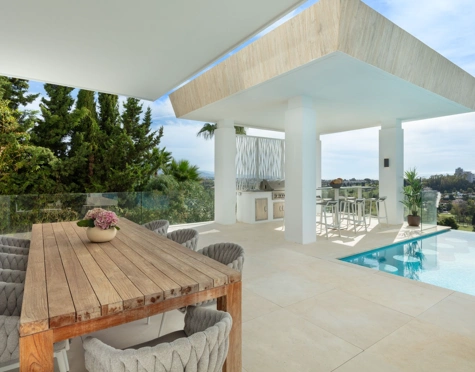 Villa for sale in Mirador del Paraiso, Benahavis