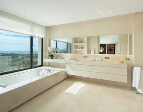 Villa for sale in Mirador del Paraiso, Benahavis
