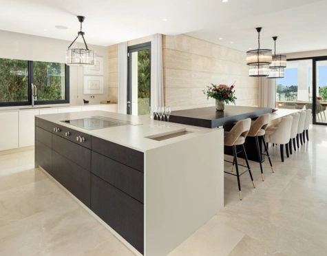 Villa for sale in Mirador del Paraiso, Benahavis