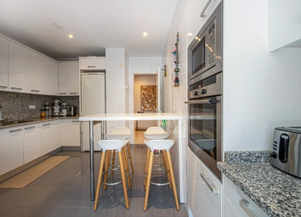 LUJOSO APARTAMENTO DE 2 DORMITORIOS CON VISTAS PANORÁMICAS