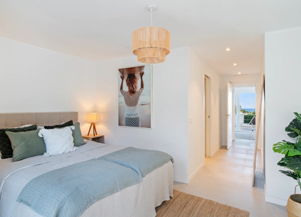 RENOVATED TOWNHOUSE IN NUEVA ANDALUCÍA WITH SEA AND LA CONCHA VIEWS