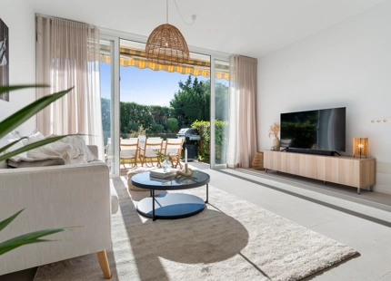 RENOVATED TOWNHOUSE IN NUEVA ANDALUCÍA WITH SEA AND LA CONCHA VIEWS