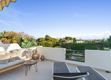 RENOVATED TOWNHOUSE IN NUEVA ANDALUCÍA WITH SEA AND LA CONCHA VIEWS