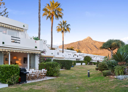RENOVATED TOWNHOUSE IN NUEVA ANDALUCÍA WITH SEA AND LA CONCHA VIEWS