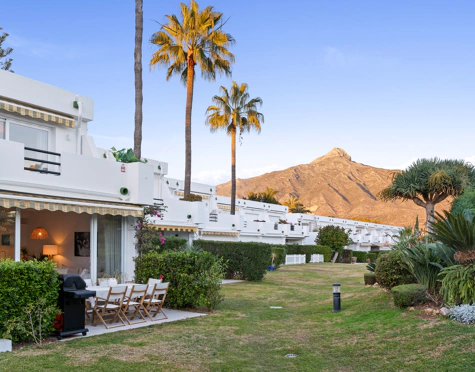 RENOVATED TOWNHOUSE IN NUEVA ANDALUCÍA WITH SEA AND LA CONCHA VIEWS