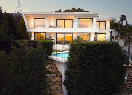 VILLA CONTEMPORÁNEA EN LOMAS DE LA QUINTA CON VISTAS PANORÁMICAS