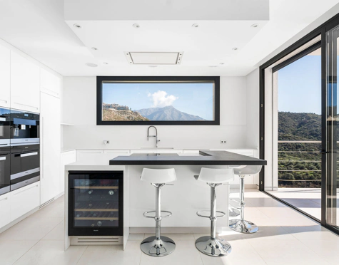 Villa for sale in Lomas de La Quinta, Benahavis