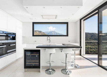 VILLA CONTEMPORÁNEA EN LOMAS DE LA QUINTA CON VISTAS PANORÁMICAS