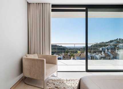 VILLA CONTEMPORÁNEA EN LOMAS DE LA QUINTA CON VISTAS PANORÁMICAS
